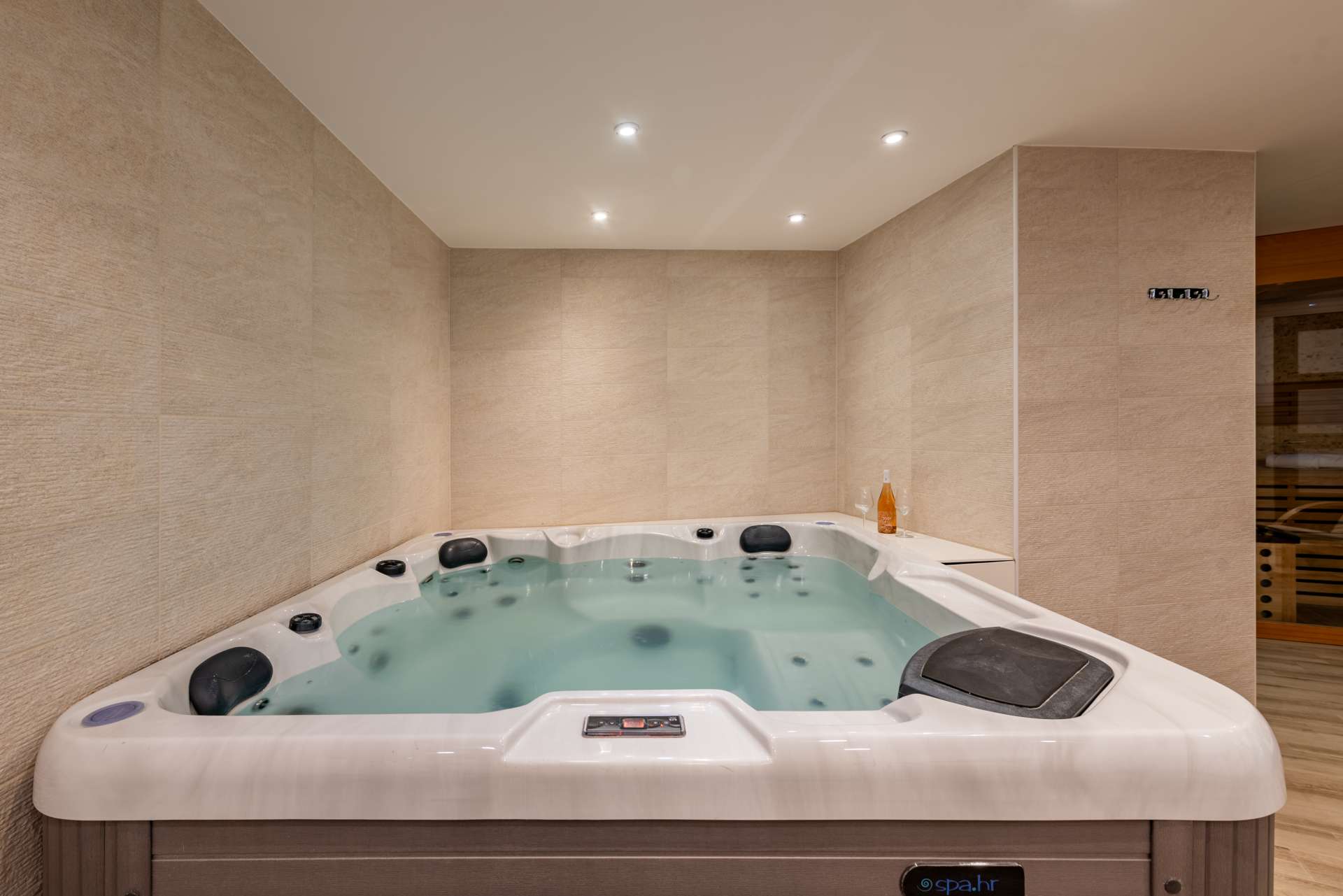 4* Villa Amfora for 12 guests