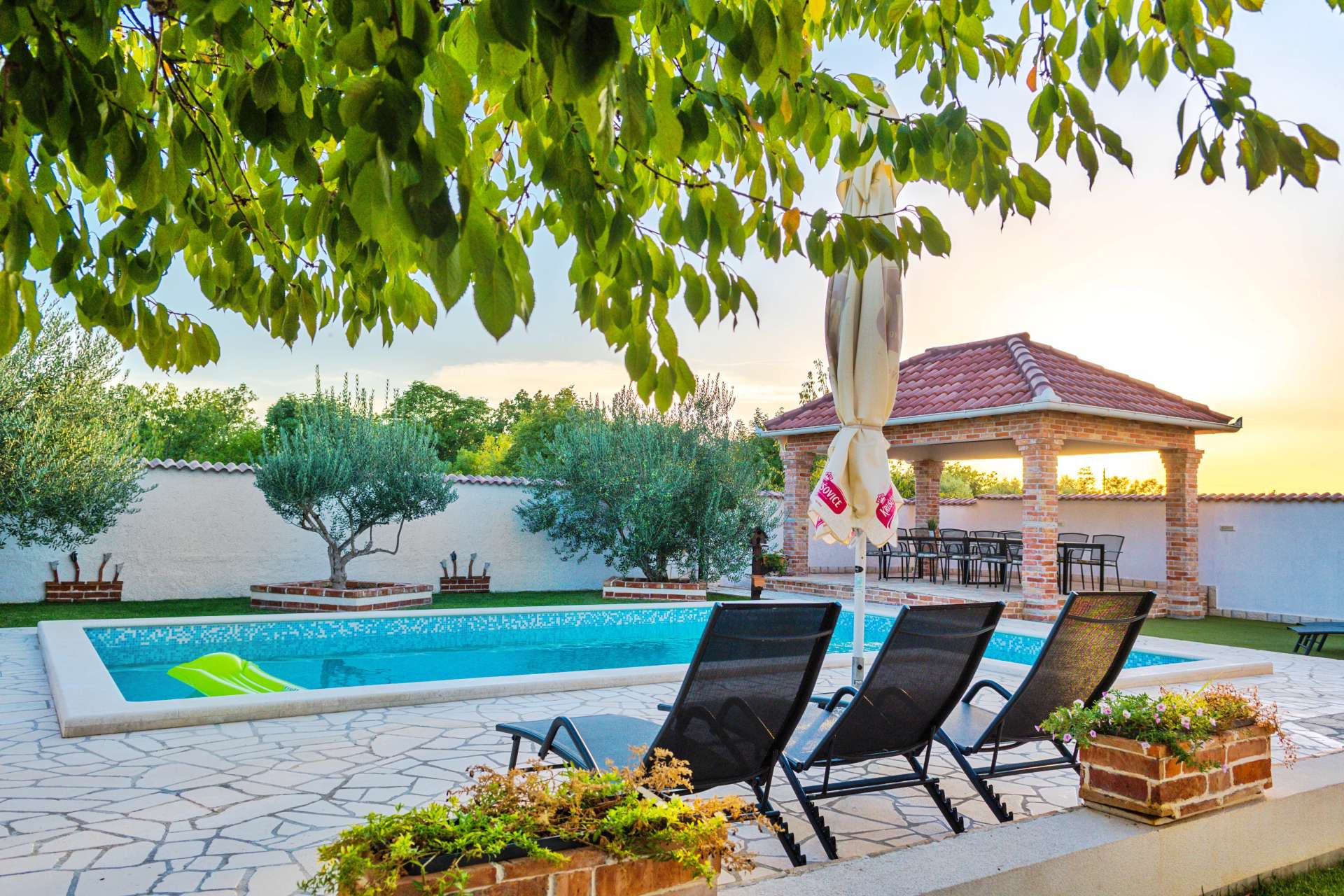 Holiday Home Dinko with pool