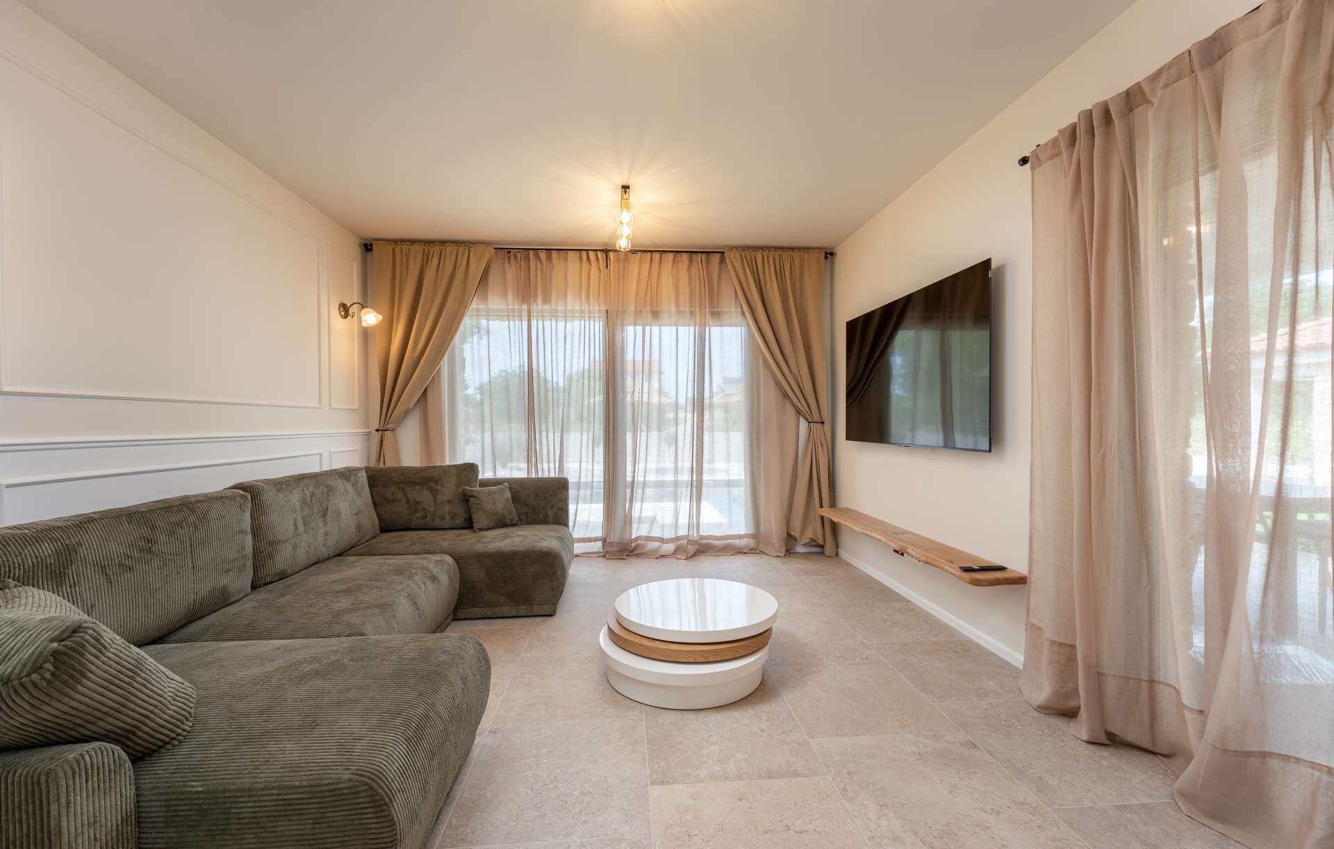 Beautiful Villa Lorna with pool