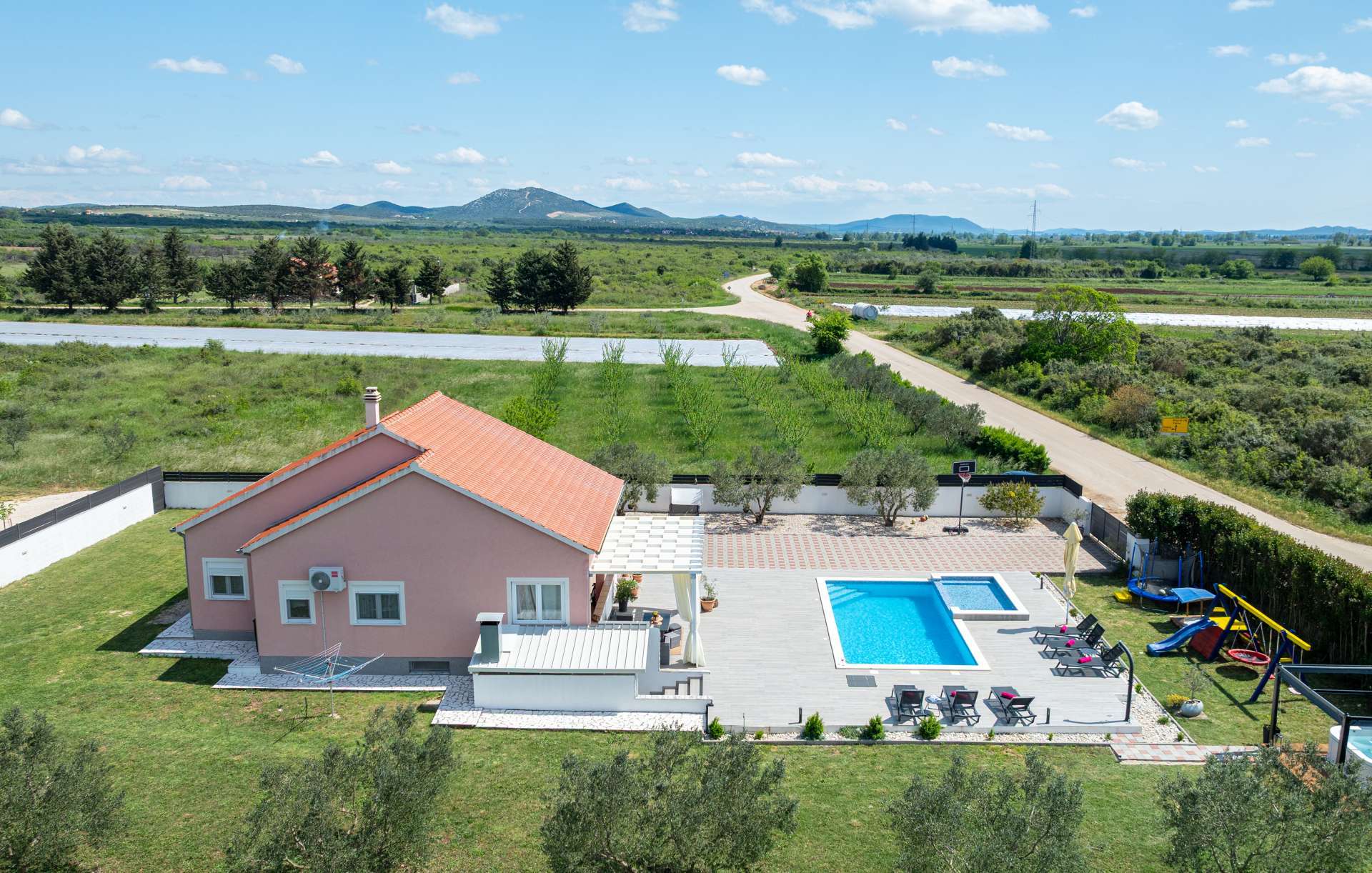Villa Maris with pool and jacuzzi