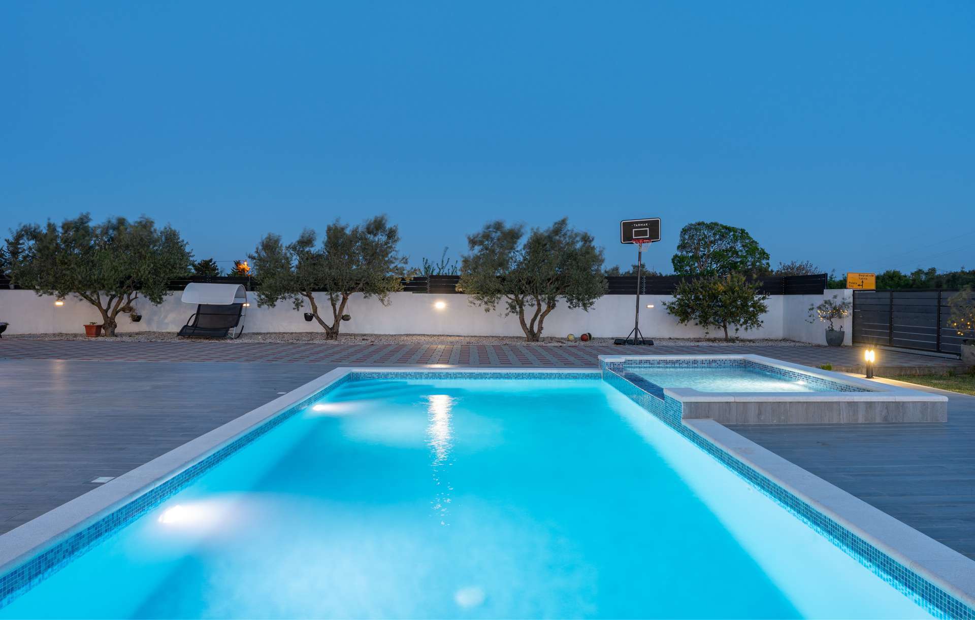 Villa Maris with pool and jacuzzi